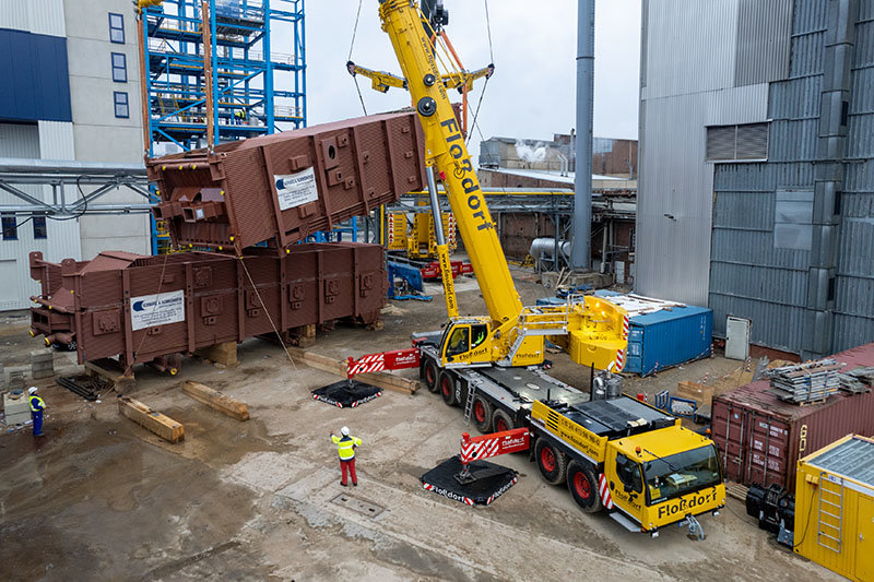 Liebherr's LTM 1300-6.3 – A powerhouse over the rear